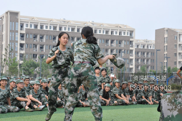 深圳拓展训练进行热身游戏