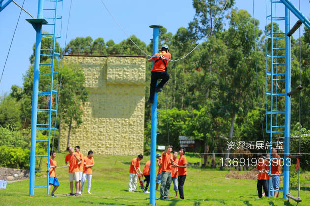 深圳拓展训练进行高空项目