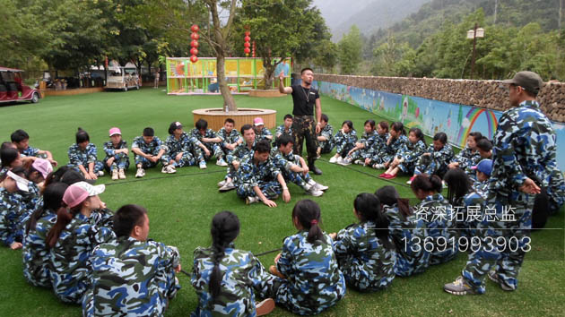 深圳拓展训练结束后进行交流