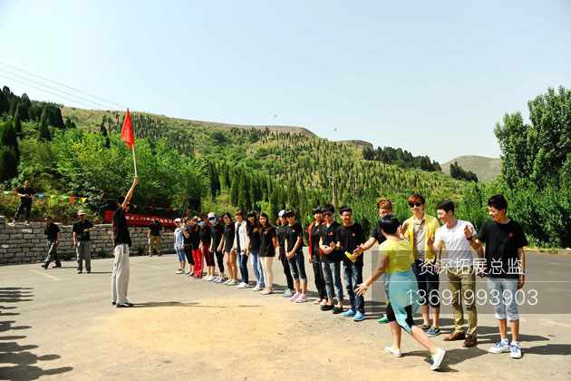 企业员工进行深圳拓展培训