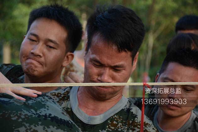 深圳拓展培训进行穿越黑洞