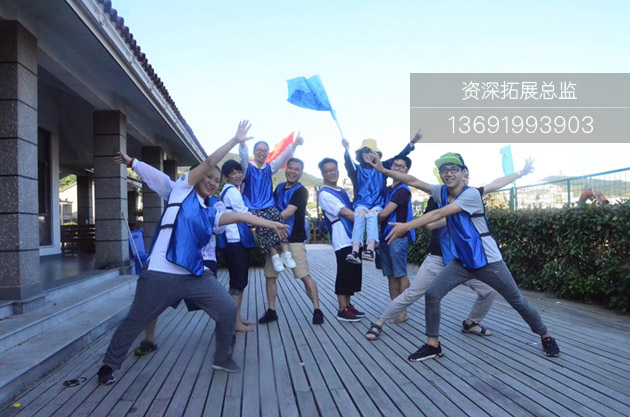 学员在进行团队展示