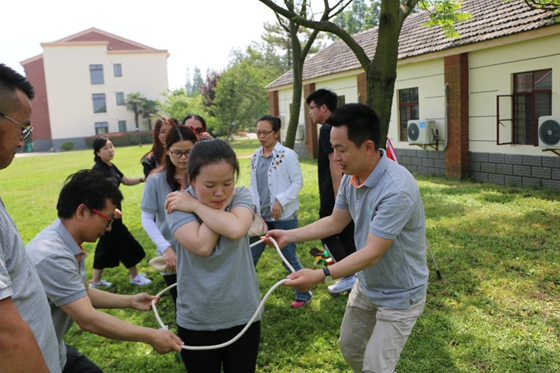 深圳拓展培训解手链团队拓展项目