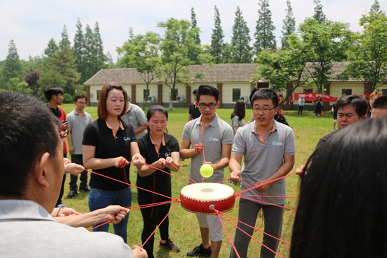 深圳拓展培训动感巅球拓展项目