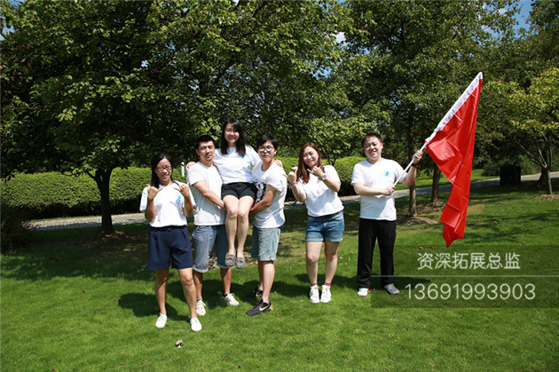 员工积极的参加深圳拓展培训