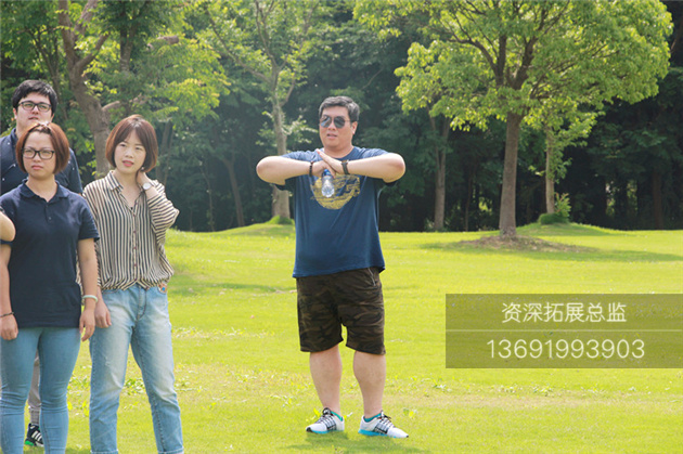 学员在积极的进行深圳拓展训练