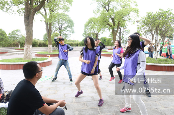 深圳拓展训练活动让员工彻底打开心扉