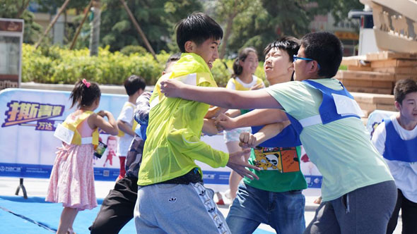 青少年也可以参加深圳拓展训练撕名牌项目