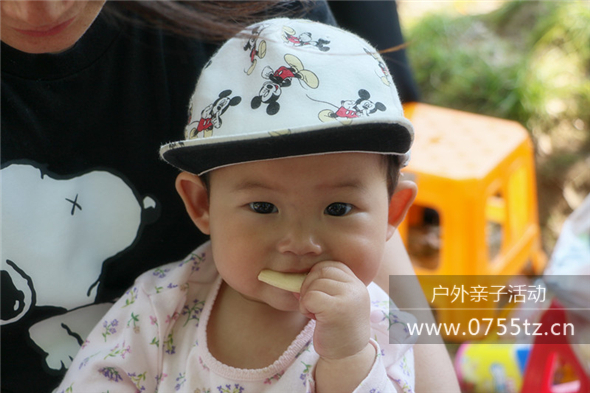 萌娃也在体验户外亲子活动