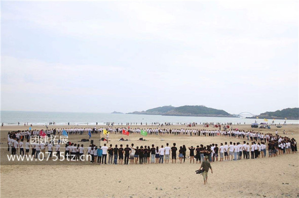 企业团队在参加深圳海岛拓展卓越圈项目
