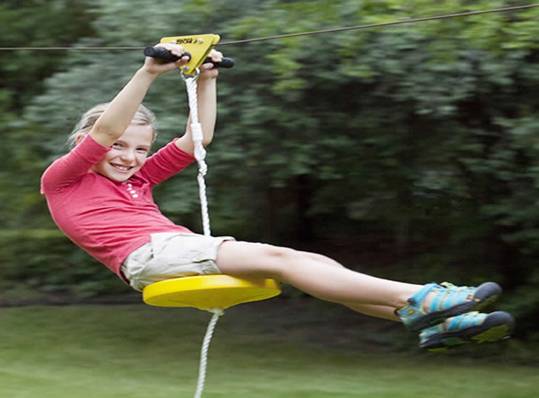 深圳亲子拓展活动项目:溜索