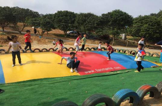 深圳亲子拓展活动项目:蹦蹦床