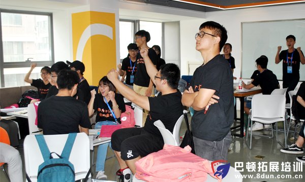 开心体验沙漠掘金