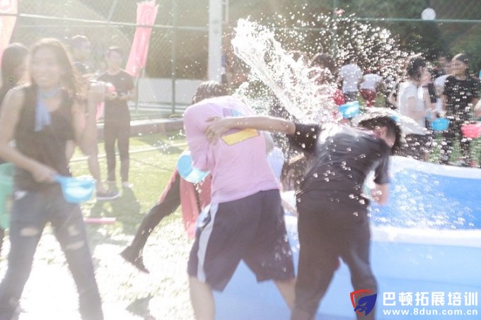 夏日泼水节团建活动