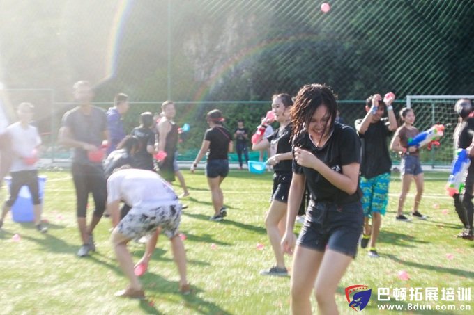 夏日凉爽的拓展活动