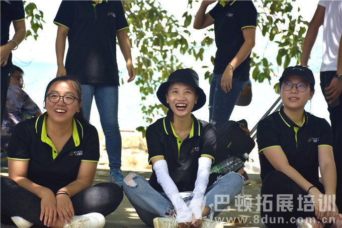 深圳拓展培训的活动现场